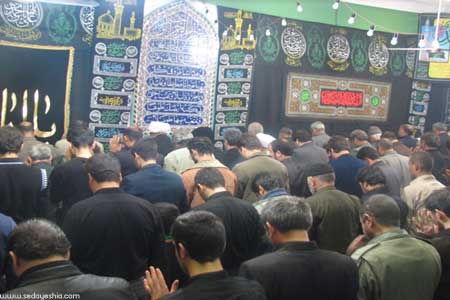 عکسهای برگزاری مراسم عزاداری در حسینیه امام صادق (ع) با حضور آیت الله العظمی روحانی