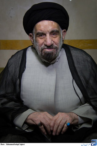 من تربیت شده مرحوم فلسفیام