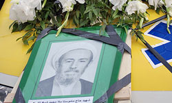 فرزند شهيد ماموستا شيخالاسلام; پدرم براي مظلوميت رهبري ميگريست