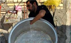 خدمت یک جوان معلول به زائران سامراء;تصاویر