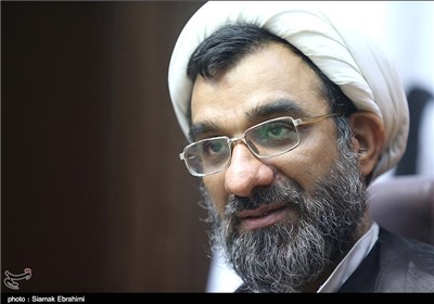 عرفان رعایت حقالناس و حقالله است، نه انجام کارهای خارق عادت