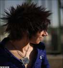 آرایش،لباس و زیر ابرو برداشتن جوانان امروز;عکس