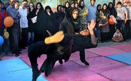 اعتراض برخی مراجع به رزممختلط ناجا و برخورد احمدیمقدم با خاطیان