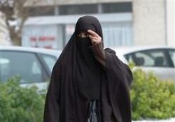 فرانسه یکگام دیگر به منع حجاب کامل زنان نزدیک شد