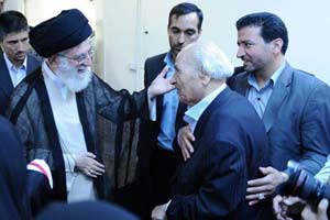 شعر شیوا و تعهد به آرمانهای انقلاب از ویژگیهای مشفقکاشانی بود
