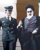 فاش شدن هویت مردي که دست امام(ره)راگرفتهبود;عکس