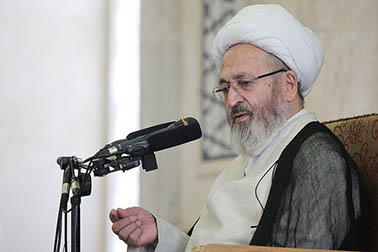 حضور زنان در ورزشگاهها با عفت آنان سازگار نیست